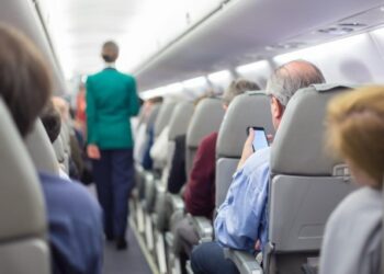 VIDEO: Una “lluvia” se desató dentro de un avión repleto de pasajeros