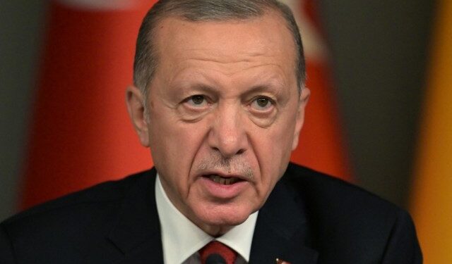 Israel llama “nazi” a Erdogan tras breve arresto de futbolista que recordó guerra en Gaza