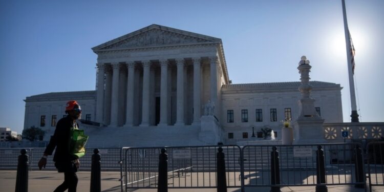 Texas podría ser nuevamente demandado por el gobierno federalsobre una controversial ley de control migratorio.