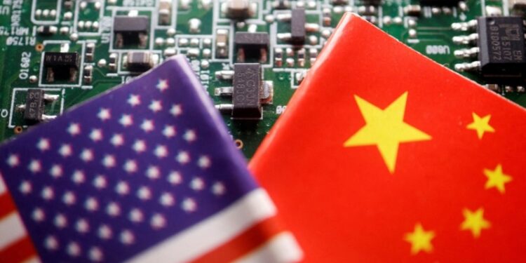 Legisladores presionan para limitar la inversión estadounidense en tecnología china