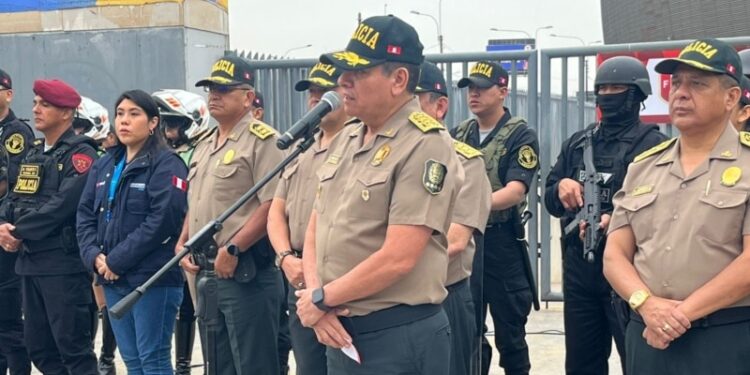 Exjefe policial de Perú removido dice que su salida es «ilegal»