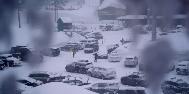 California: Avalancha en estación de esquí deja un muerto y un herido