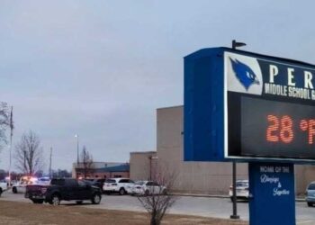 Múltiples víctimas por tiroteo en escuela de Iowa