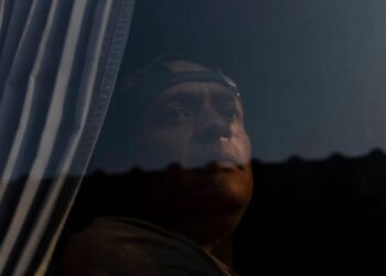 México localiza a 371 migrantes, la mayoría en dos autobuses abandonados al este del país