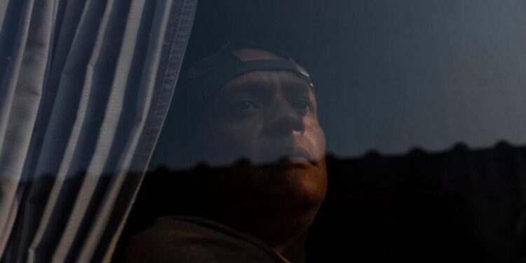 México localiza a 371 migrantes, la mayoría en dos autobuses abandonados al este del país