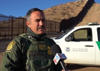 Patrulla Fronteriza de EEUU desmiente sobre “puertas” para migrantes, advierten de peligros