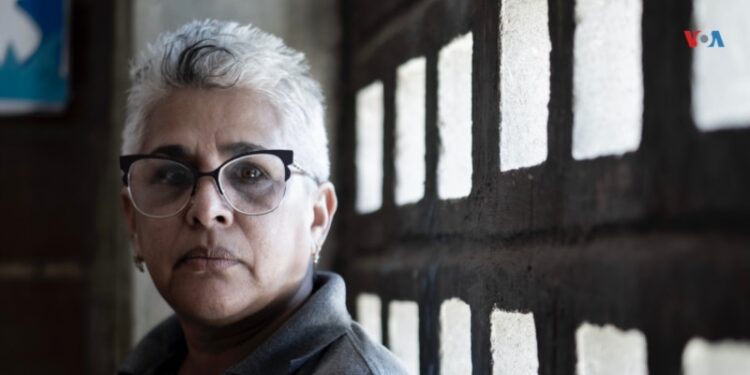 En Fotos | El día a día de una maestra venezolana con cuatro empleos