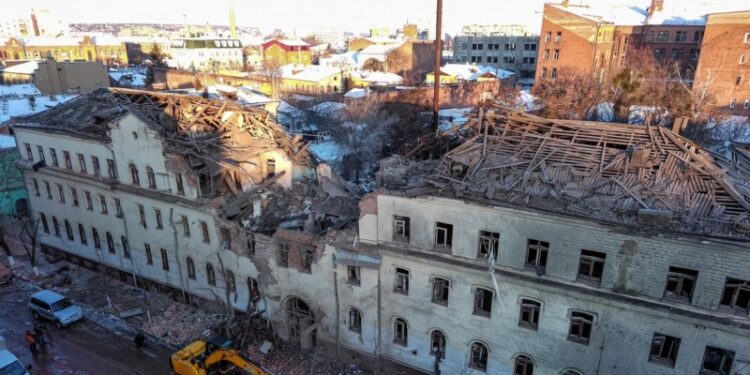 En Fotos | Rusia lanza ataques nocturnos contra la infraestructura civil en Ucrania