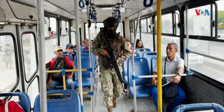 ¿Qué pasa en Ecuador a casi un mes de la declaración de estado de emergencia y conflicto interno?