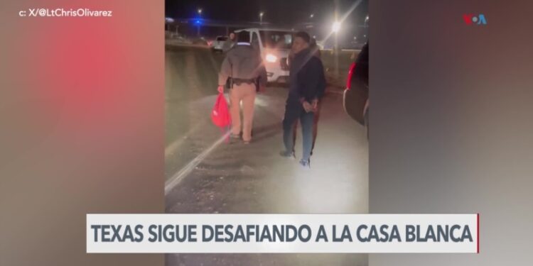Autoridades de Texas arrestan en un parque de Eagle Pass a migrantes indocumentados