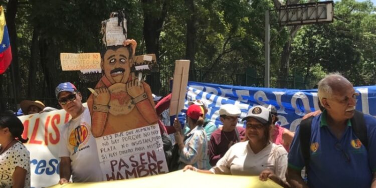 La “bonificación del salario” no convence a trabajadores públicos en Venezuela en etapa electoral