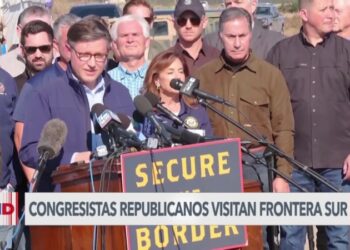Congresistas republicanos visitan la frontera en Eagle Pass, Texas