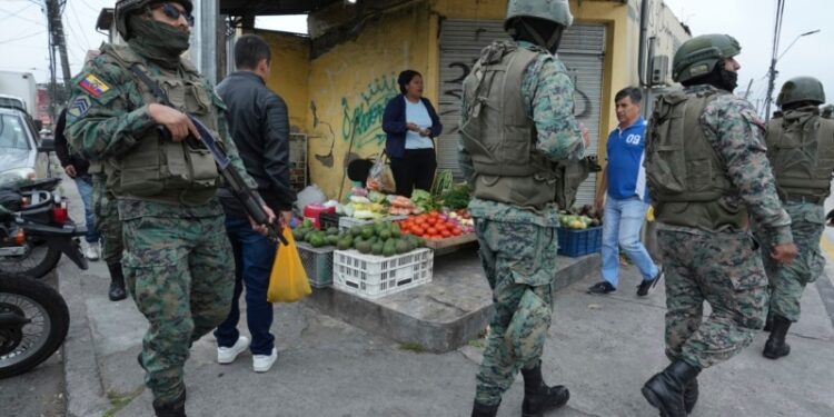 Ecuador: Policía encuentra 131 tacos de dinamita cerca de mercado en centro de Quito