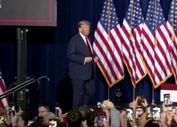 Tras su aplastante victoria en Iowa, Trump comparece ante un tribunal de Nueva York