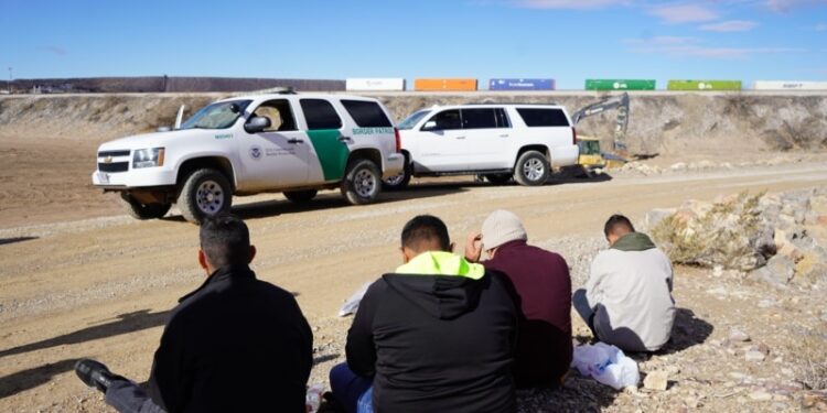 Aumentan las tensiones entre Texas y el gobierno federal sobre el control de la frontera con México.