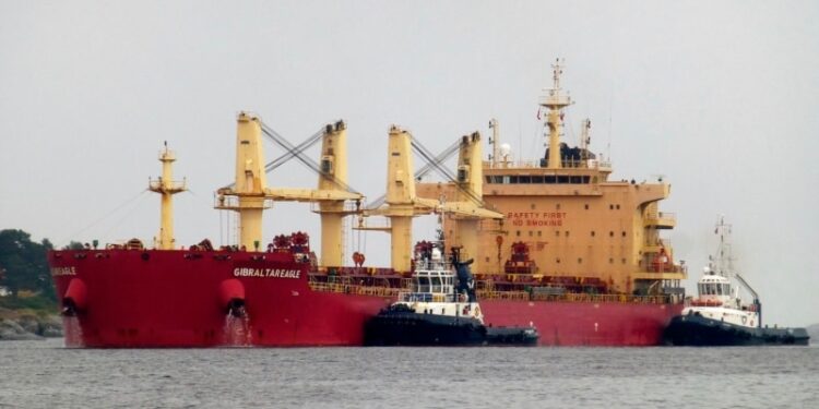 Ataque de hutíes alcanza buque de propiedad de EE. UU. en la costa de Yemen