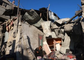 Israel afirma que mató a decenas de militantes, autoridades en Gaza reportan muerte de 16 en ataque aéreo israelí