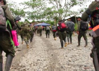 Colombia y disidencia FARC ratifican cese al fuego y perfilan agenda al terminar ciclo de diálogo