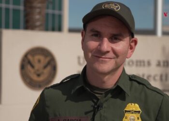 ¿Quiénes son los ‘runners’ de la frontera entre México y EEUU?