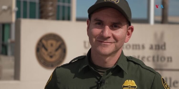 ¿Quiénes son los ‘runners’ de la frontera entre México y EEUU?