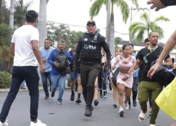 ¿Qué hay detrás de los “15 minutos de terror” del ataque armado a una televisora en Ecuador?