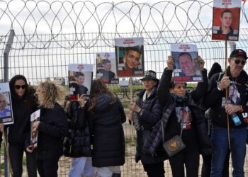 Familiares de rehenes israelíes en Gaza intensifican campaña para lograr su regreso tras 100 días de cautiverio