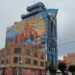 ¿Qué son los “cholets” de Bolivia, los extravagantes edificios que contrastan con el resto de El Alto?
