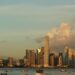 Buscan controlar incendio en principal vertedero en capital de Panamá; advierten de humo