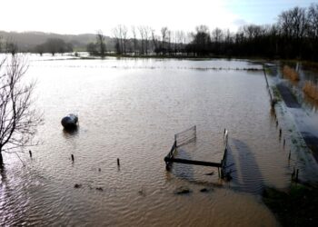 Fuertes lluvias inundan partes de Inglaterra y otros países de Europa