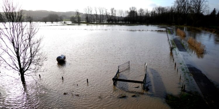Fuertes lluvias inundan partes de Inglaterra y otros países de Europa