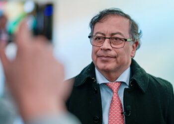 Davos: Petro rechaza que Venezuela o Guyana exploten crudo en franja disputada y apoya a Sudáfrica