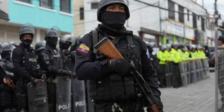 Ecuador: capturan 329 terroristas y cinco son abatidos