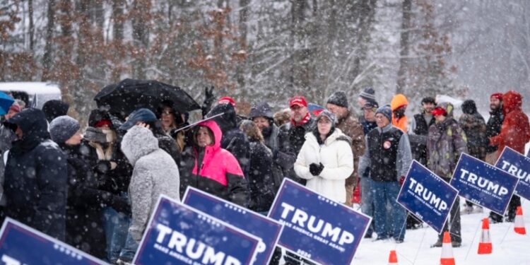 Un Trump inmerso en procesos legales se muestra políticamente resiliente