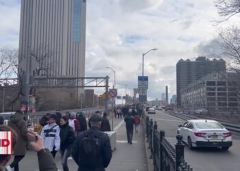 Se acaba la venta ambulante en el icónico puente Brooklyn de Nueva York