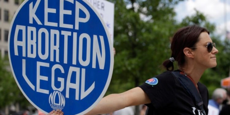 Varias legislaturas estatales republicanas buscan evitar voto sobre derecho al aborto