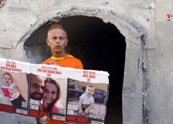 En Fotos: Una réplica del túnel de Hamás busca crear conciencia sobre los rehenes