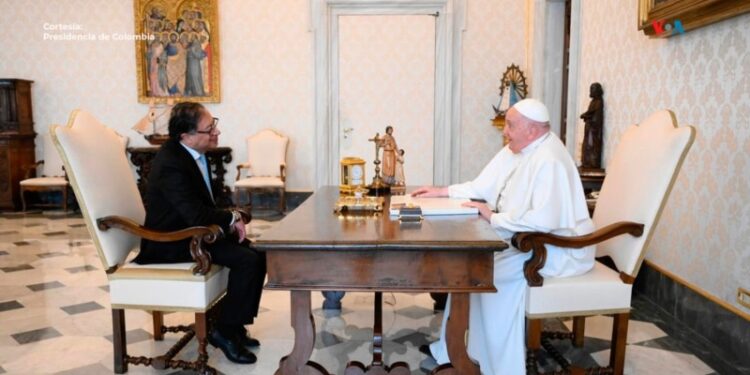 Petro propone diálogo con el ELN en el Vaticano y se ofrece a mediar entre Nicaragua y la Iglesia católica