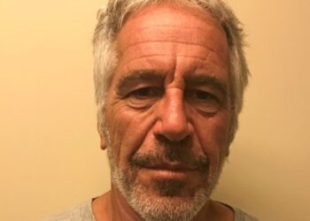 Actas judiciales ofrecen nuevos detalles sobre acusaciones de abusos sexuales contra Jeffrey Epstein