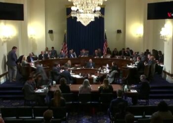 Republicanos buscan llevar a juicio político al secretario de Seguridad Nacional de EEUU