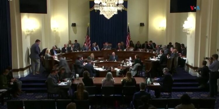 Republicanos buscan llevar a juicio político al secretario de Seguridad Nacional de EEUU