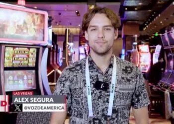 Un «alien» creado con inteligencia artificial en la feria CES