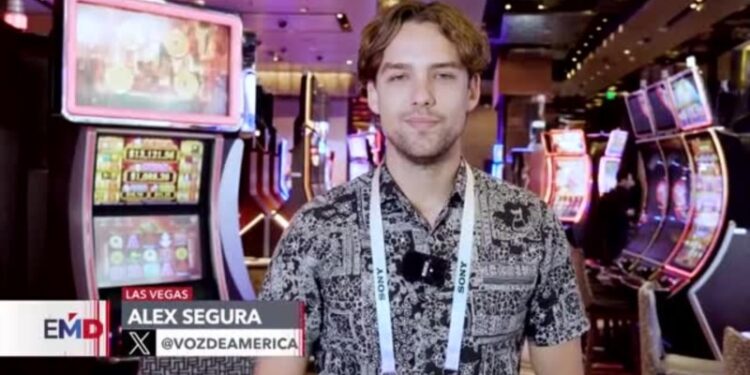 Un «alien» creado con inteligencia artificial en la feria CES