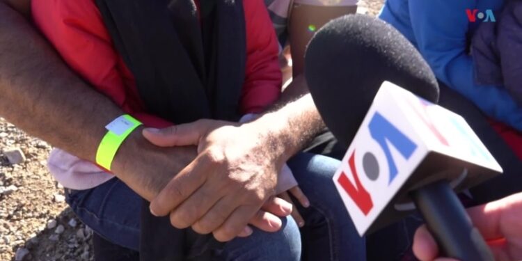 ¿Cómo viven los migrantes sus primeros minutos tras ser detenidos en EEUU?