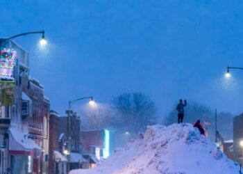 Tormentas invernales, acumulación de nieve, inundaciones y tornados afectan a más de 50 millones de residentes en Estados Unidos.
