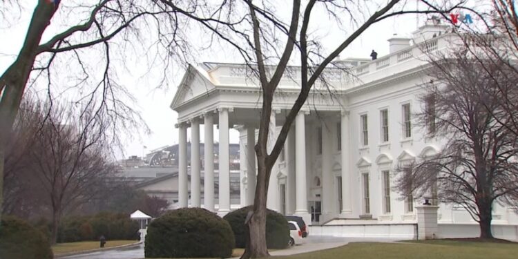 Secretario Austin enfrenta escrutinio creciente sobre el secreto de su condición médica