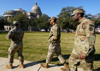 EE. UU: Desalojan edificios gubernamentales por amenazas de bomba en varios estados