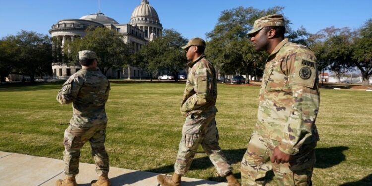 EE. UU: Desalojan edificios gubernamentales por amenazas de bomba en varios estados