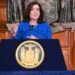Gobernadora de Nueva York asigna $2.400 millones a migración en proyecto de presupuesto
