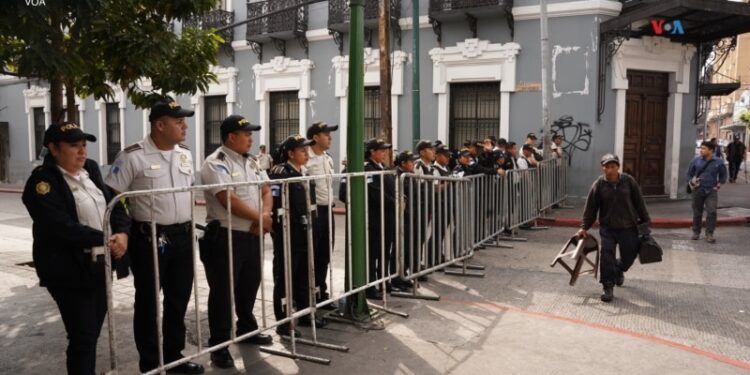 En fotos | Guatemaltecos listos para asunción de Bernardo Arévalo