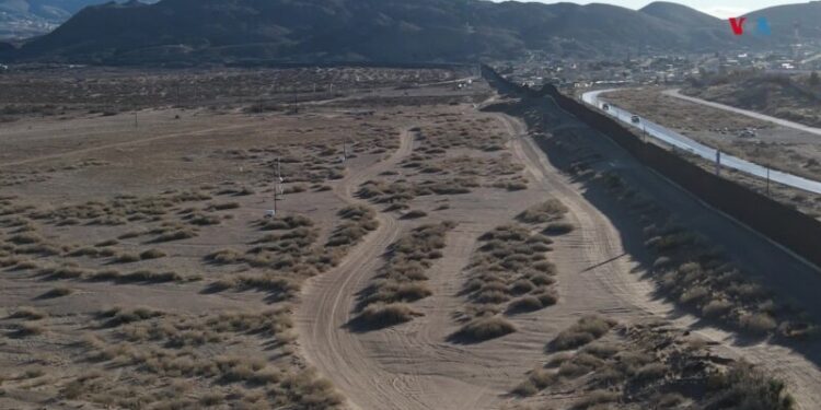 ¿Puertas para entregarse en la frontera? La Patrulla Fronteriza de EEUU aclara mitos entre migrantes